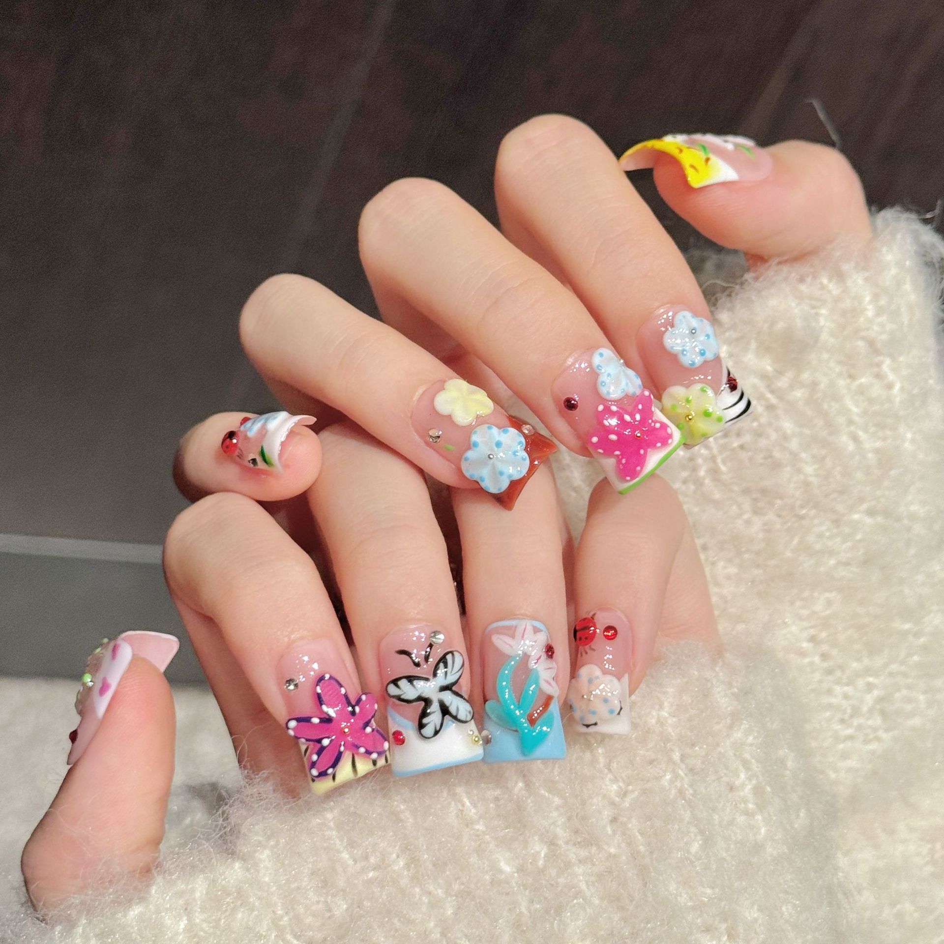 10 pezzi di unghie finte fatte - Resin Art Flower recensione e prezzo